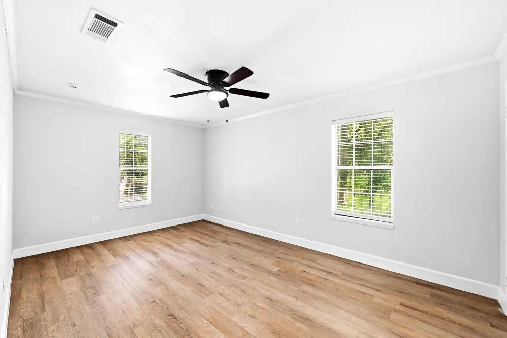 295 OAK CREEK CIRCLE Luling, TX 78648