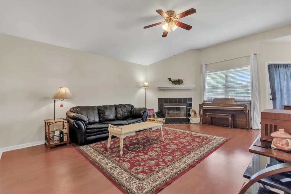 411 Estate Drive Hutto, TX 78634