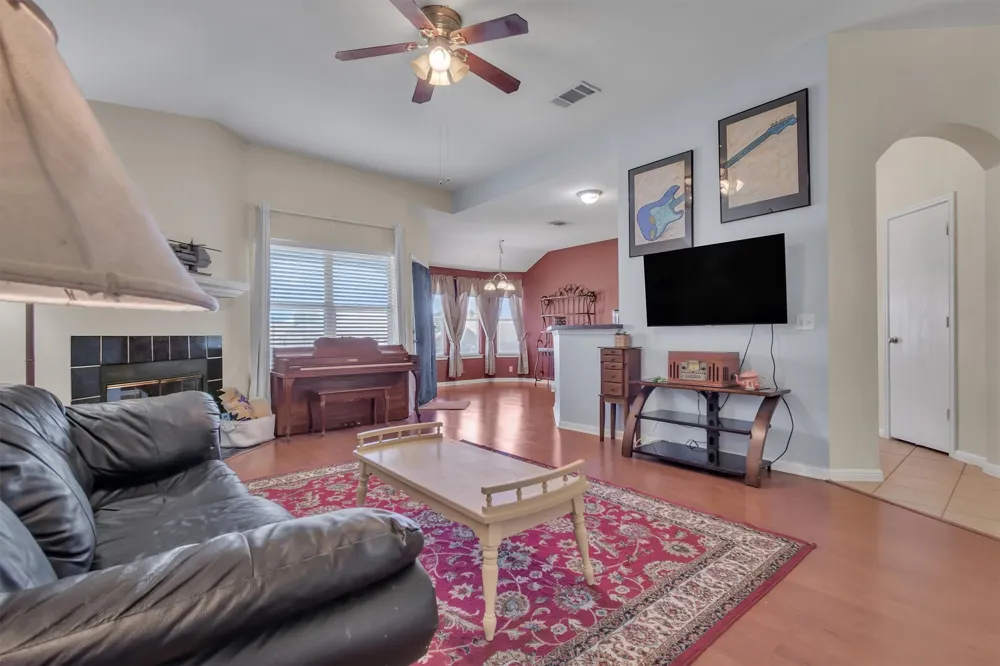 411 Estate Drive Hutto, TX 78634