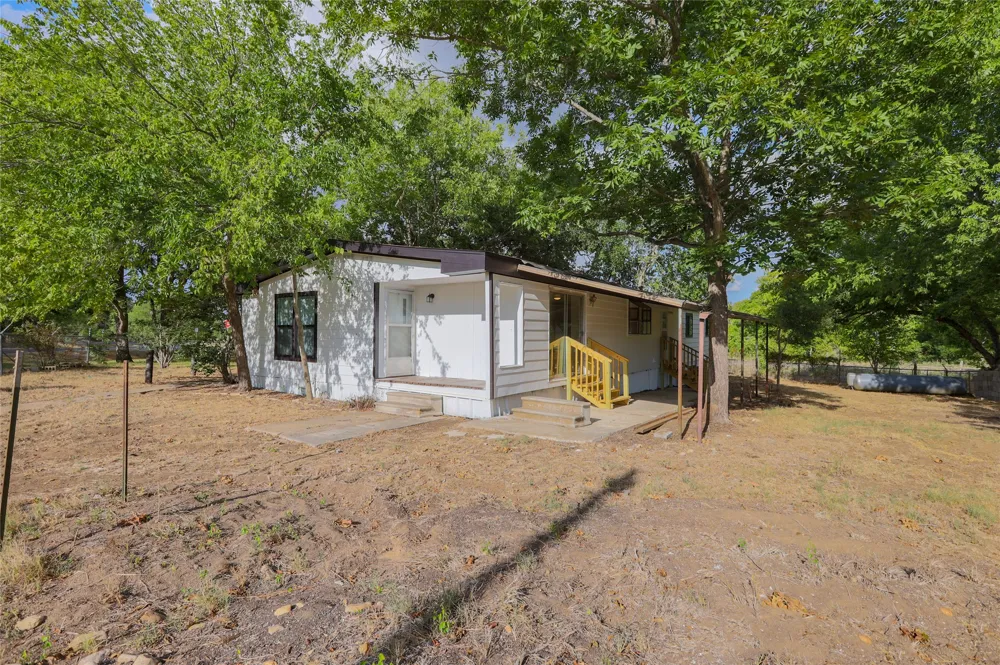 3041 Fm 671 Luling, TX 78648