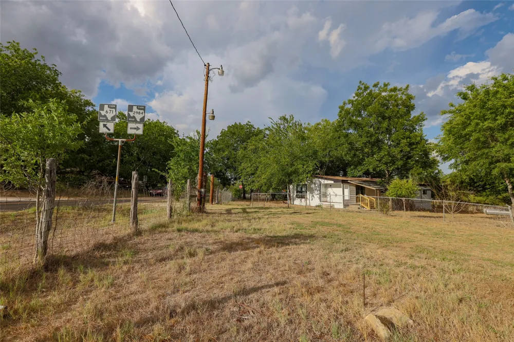 3041 Fm 671 Luling, TX 78648