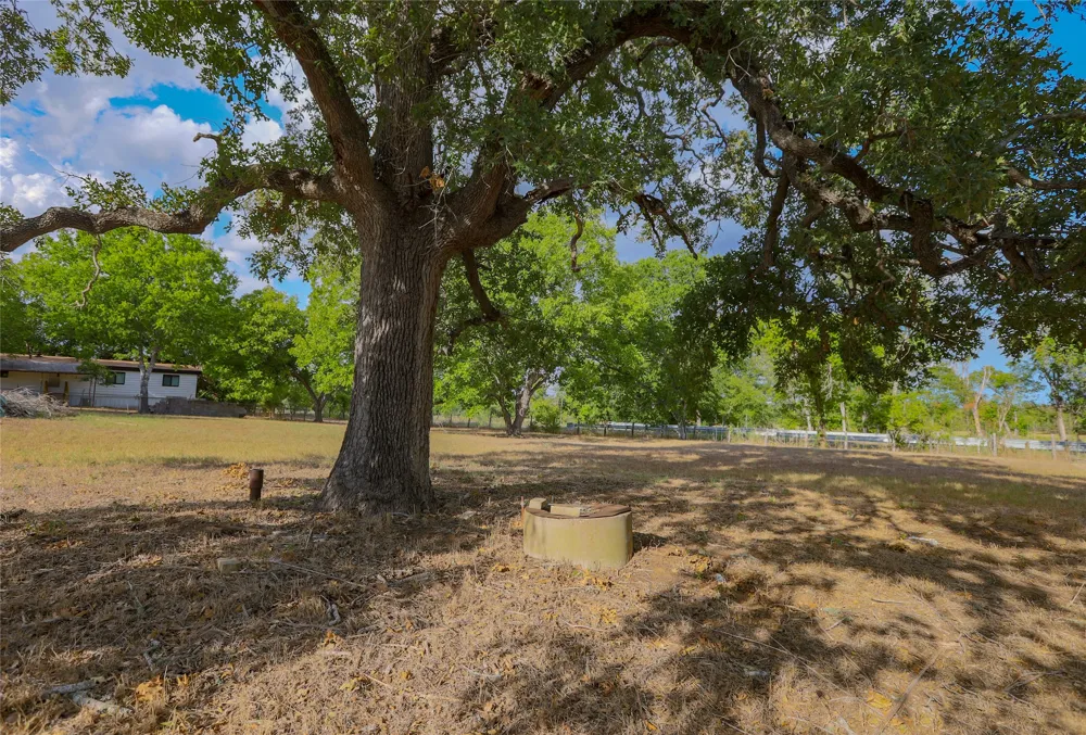 3041 Fm 671 Luling, TX 78648