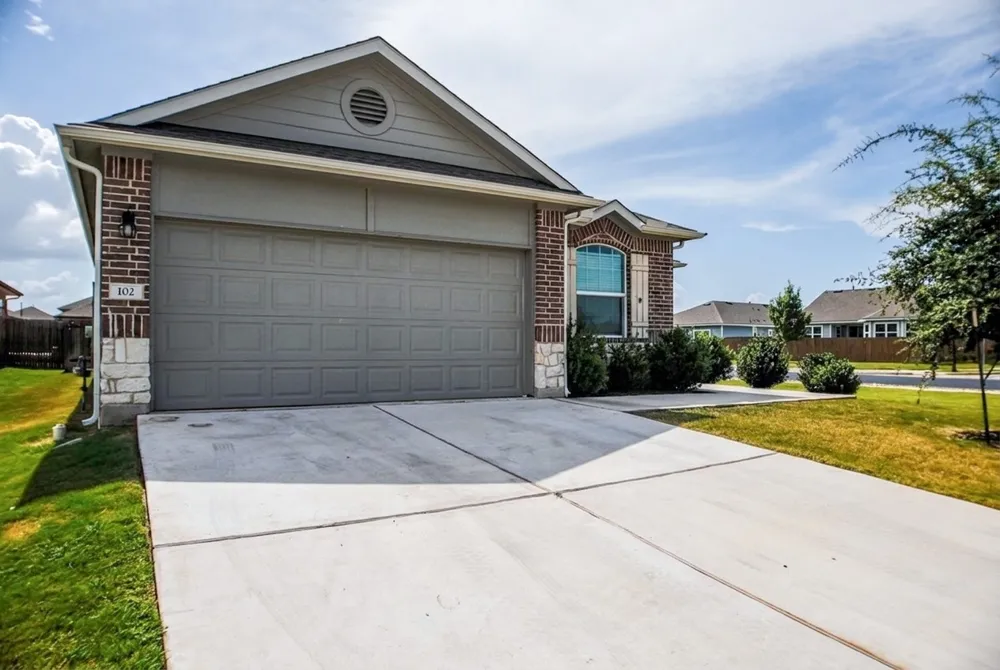 102 Rainmaker Cove Bastrop, TX 78602