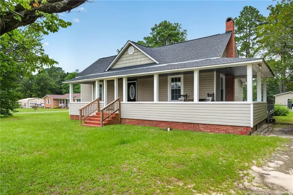 423 E Edinborough Avenue Raeford, NC 28376