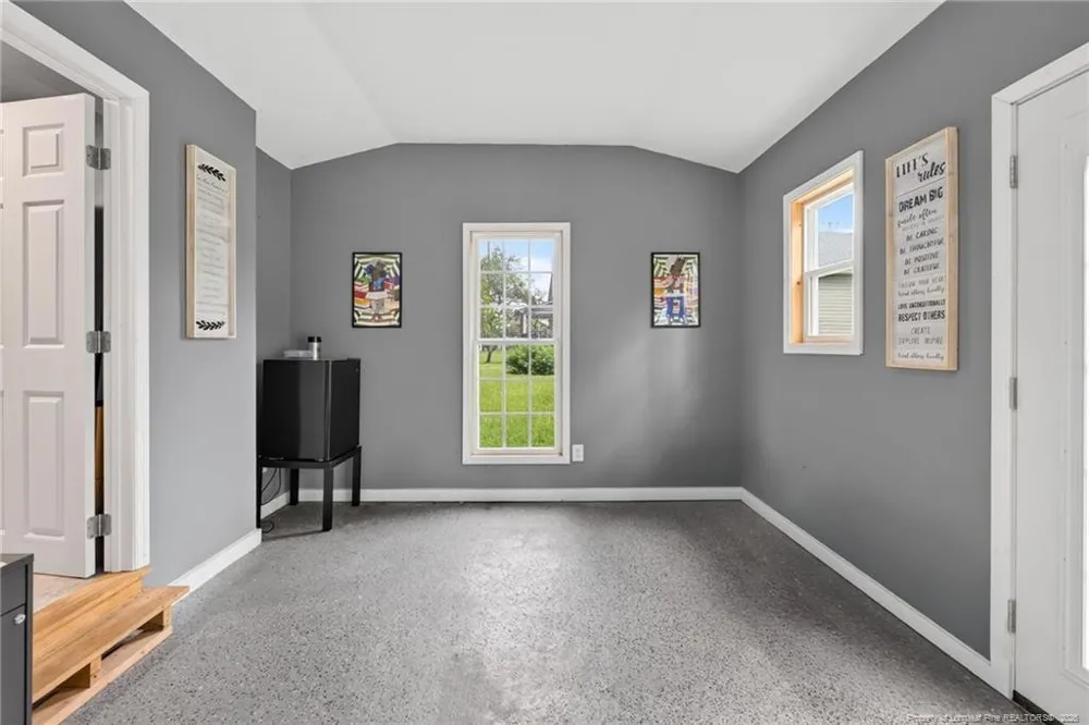 423 E Edinborough Avenue Raeford, NC 28376
