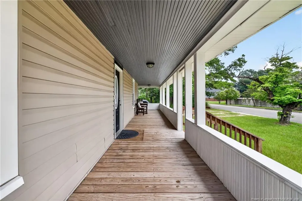 423 E Edinborough Avenue Raeford, NC 28376