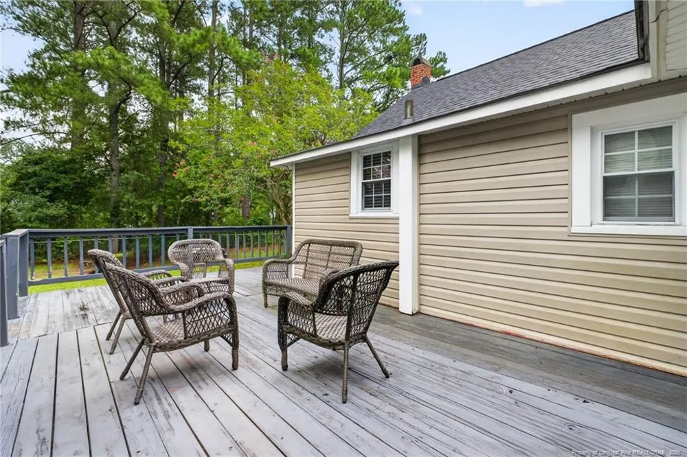 423 E Edinborough Avenue Raeford, NC 28376