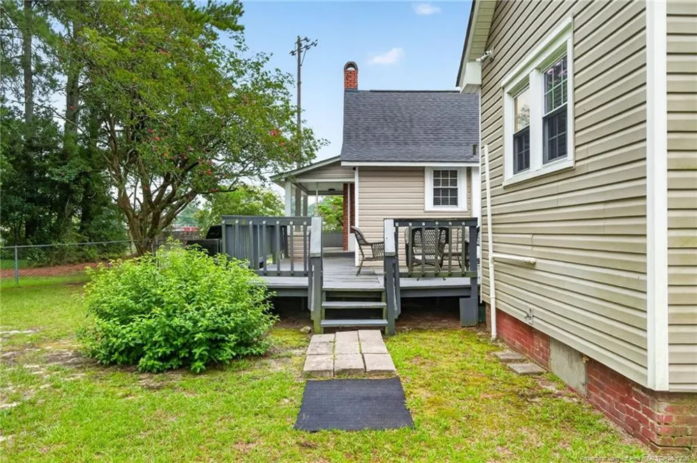 423 E Edinborough Avenue Raeford, NC 28376