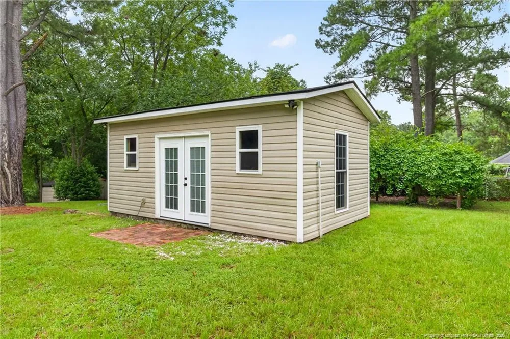 423 E Edinborough Avenue Raeford, NC 28376