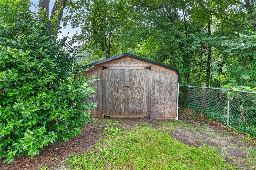 423 E Edinborough Avenue Raeford, NC 28376