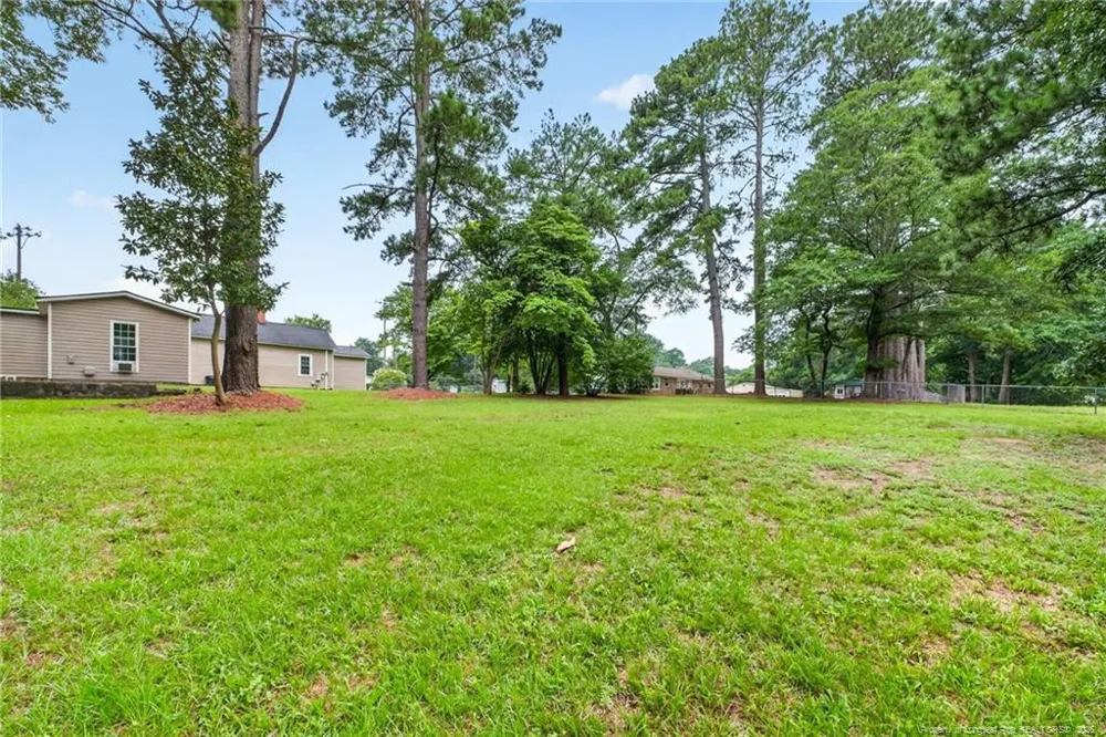 423 E Edinborough Avenue Raeford, NC 28376