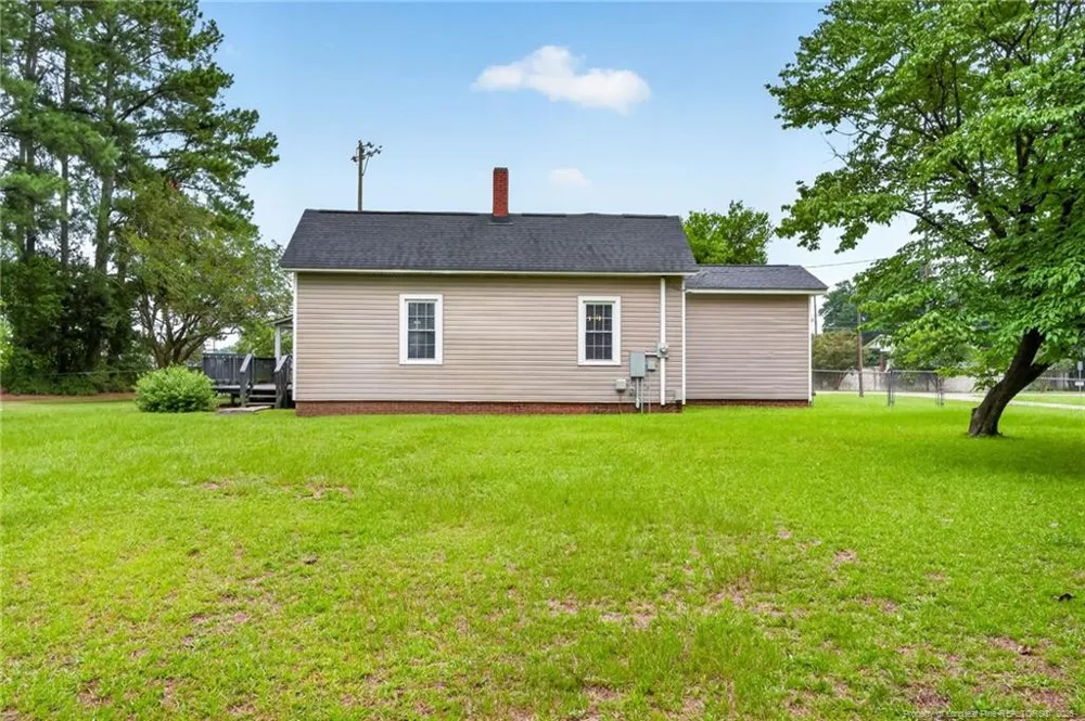 423 E Edinborough Avenue Raeford, NC 28376