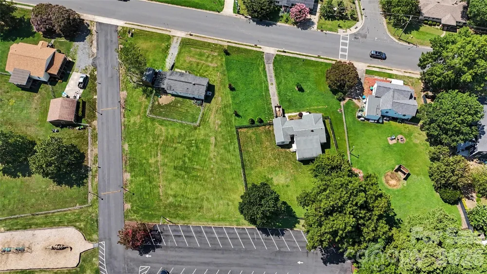 907 Lakeview Drive Pineville, NC 28134