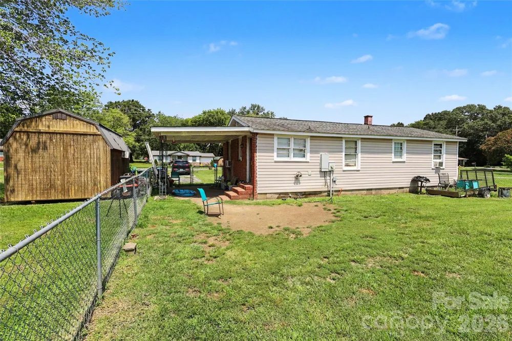 907 Lakeview Drive Pineville, NC 28134