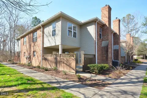 425 Summerwalk Circle