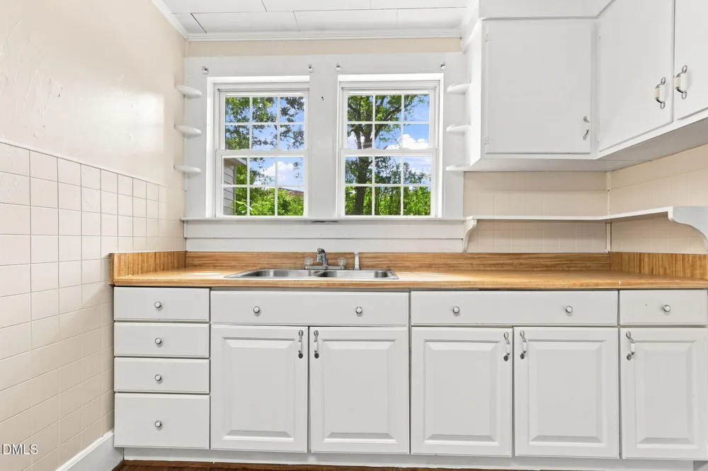 221 Zollicoffer Avenue Henderson, NC 27536