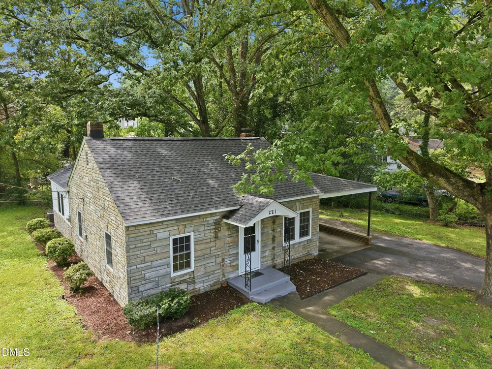 221 Zollicoffer Avenue Henderson, NC 27536