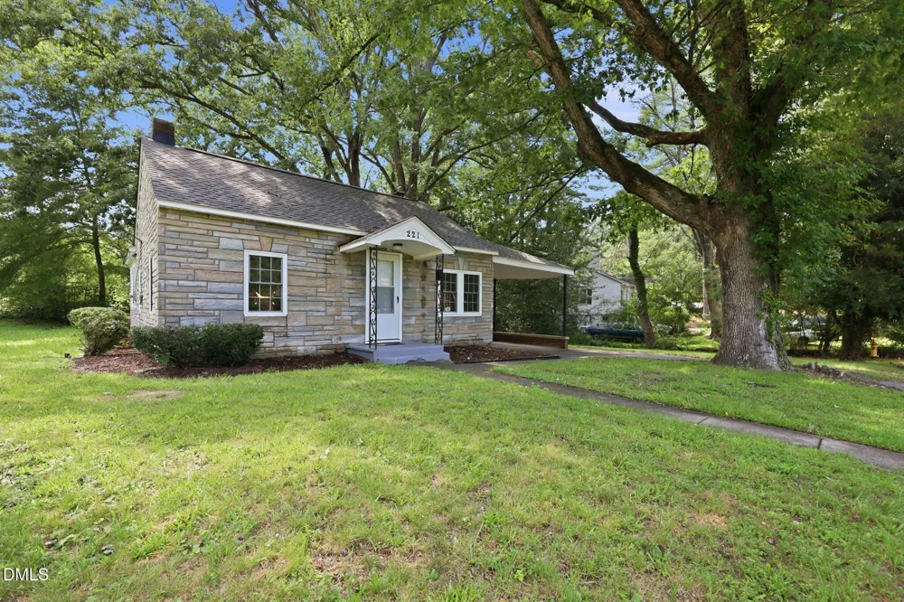 221 Zollicoffer Avenue Henderson, NC 27536