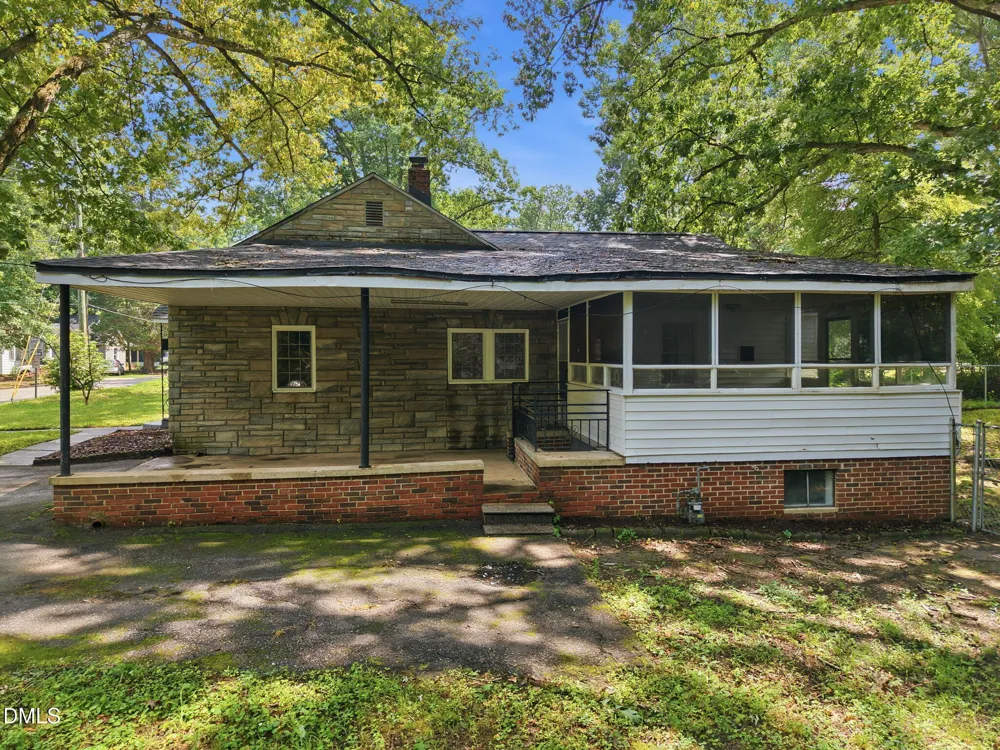 221 Zollicoffer Avenue Henderson, NC 27536