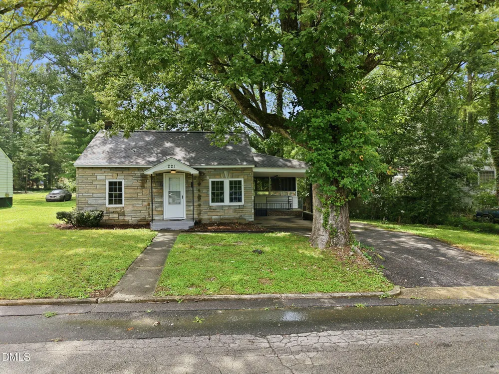 221 Zollicoffer Avenue Henderson, NC 27536
