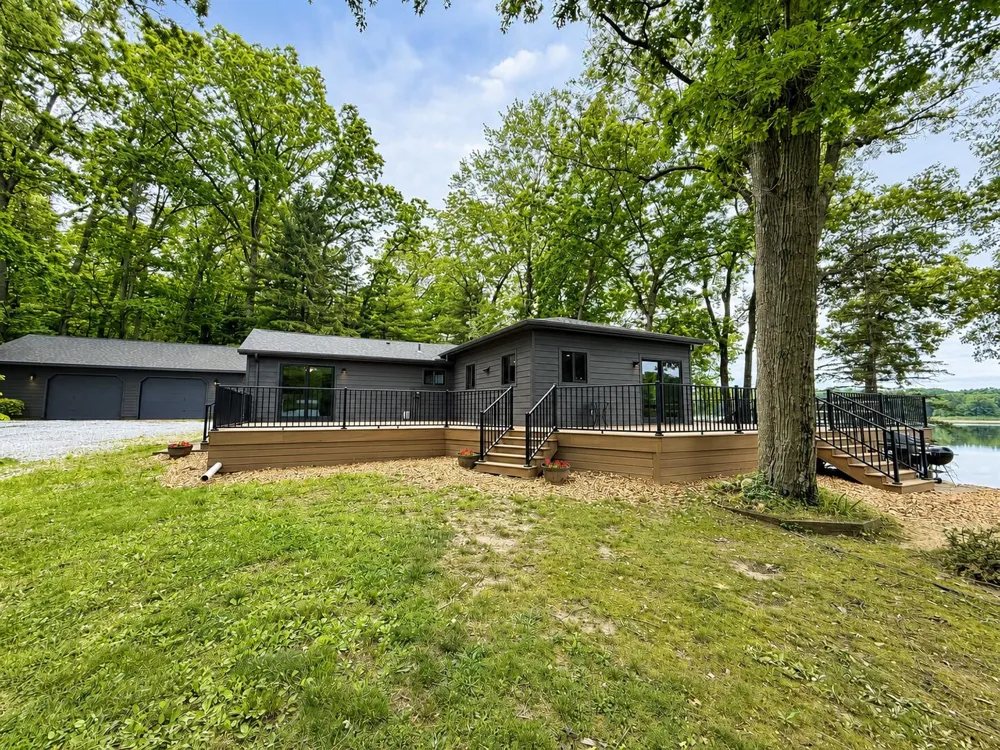 27661 Pine Lake Street Edwardsburg, MI 49112
