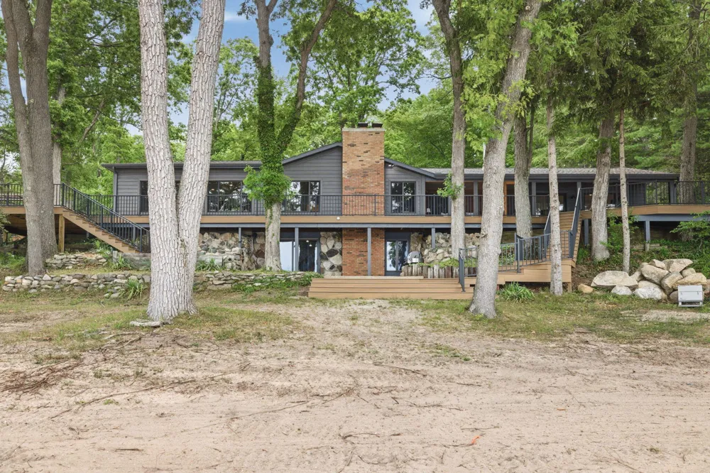 27661 Pine Lake Street Edwardsburg, MI 49112
