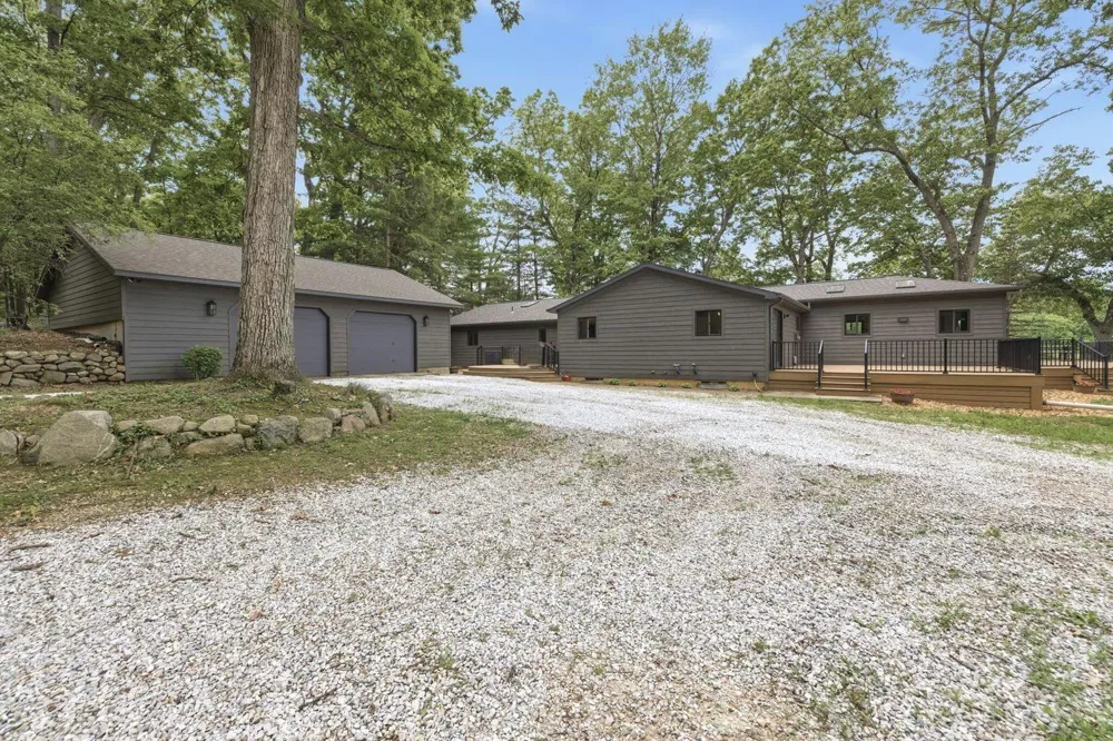 27661 Pine Lake Street Edwardsburg, MI 49112