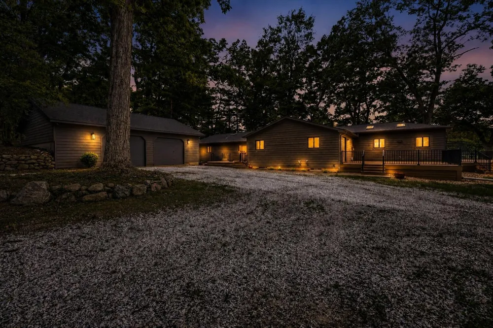 27661 Pine Lake Street Edwardsburg, MI 49112