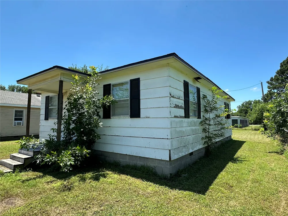 280 N Walnut Stratford, OK 74872
