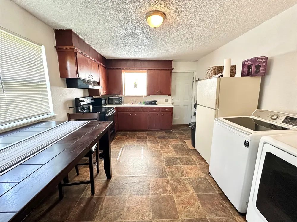 280 N Walnut Stratford, OK 74872