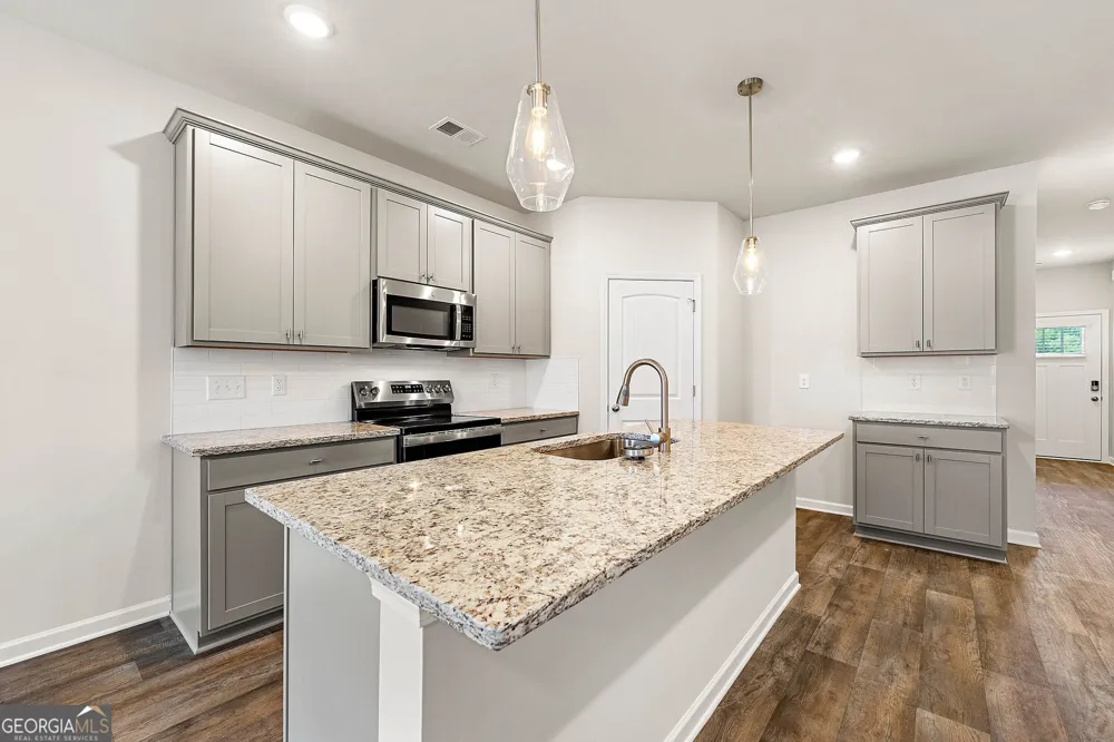 5228 MUNDY Grove LN Gainesville, GA 30504