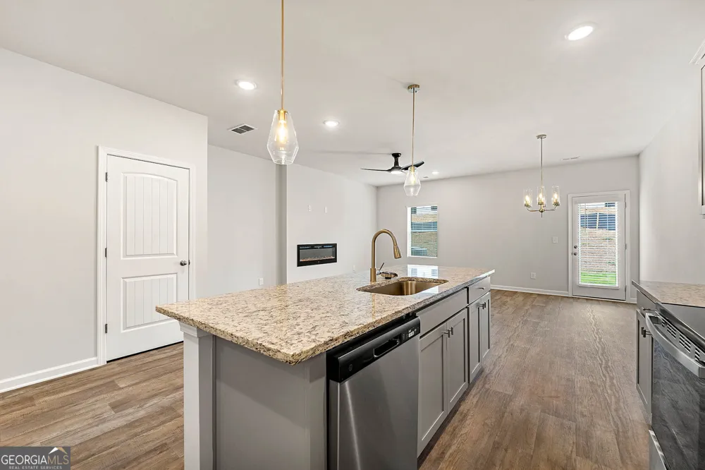 5228 MUNDY Grove LN Gainesville, GA 30504
