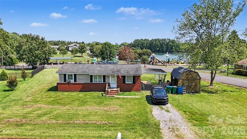 907 Lakeview Drive Pineville, NC 28134