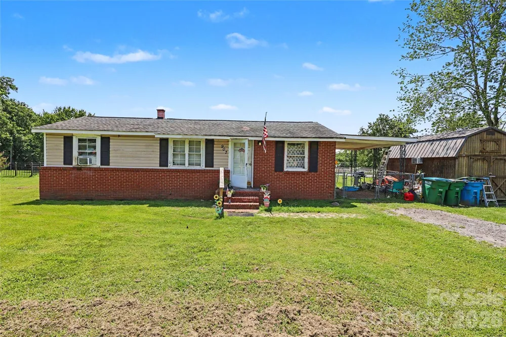 907 Lakeview Drive Pineville, NC 28134