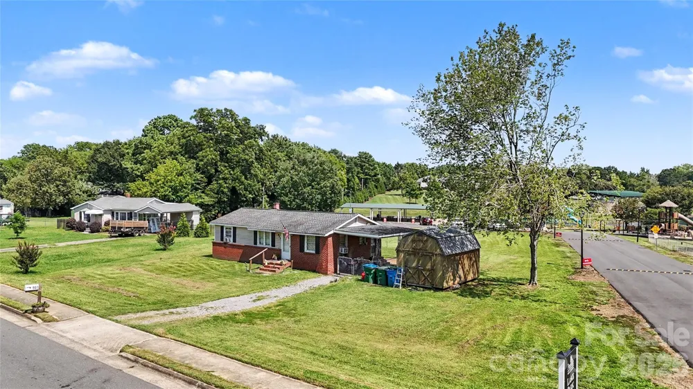 907 Lakeview Drive Pineville, NC 28134