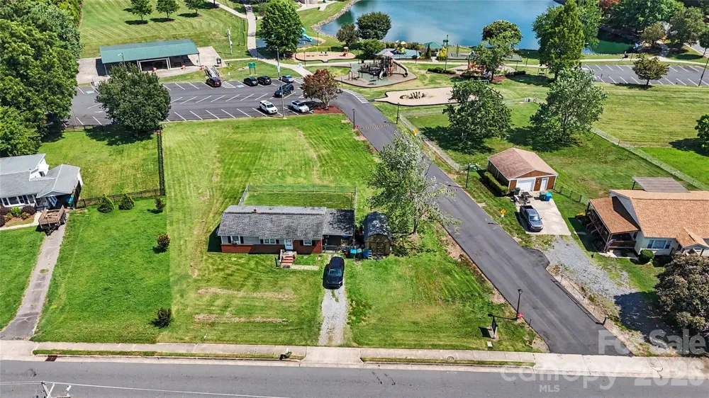 907 Lakeview Drive Pineville, NC 28134