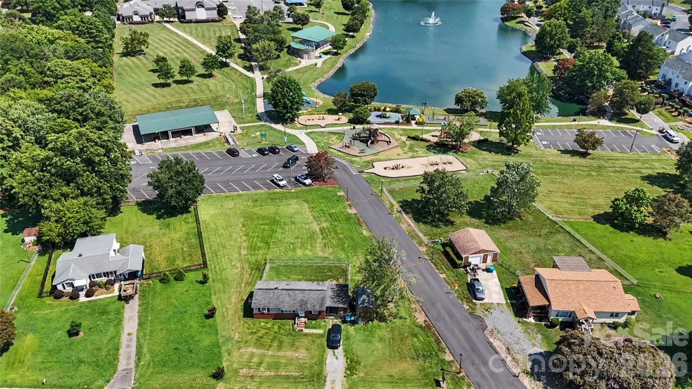 907 Lakeview Drive Pineville, NC 28134