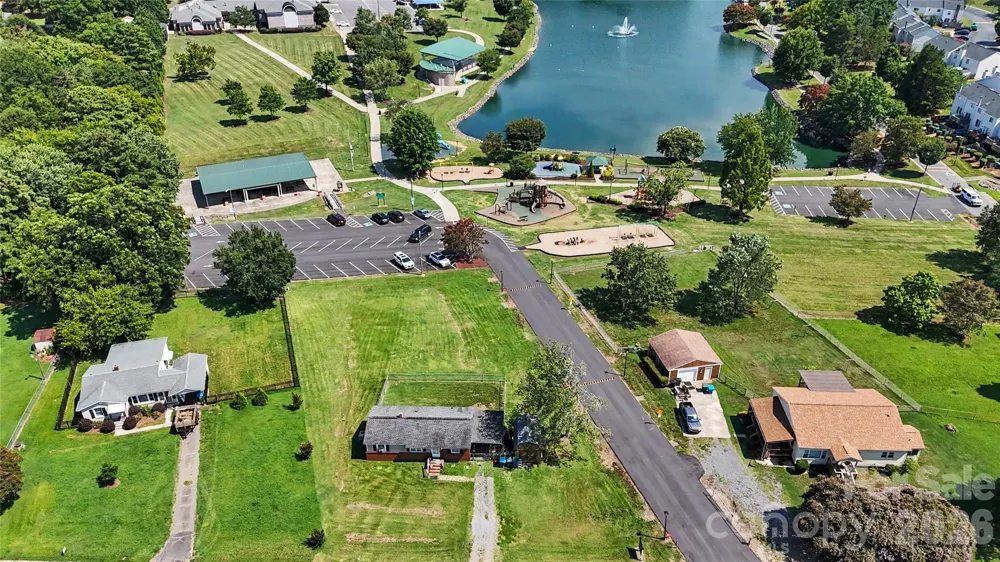 907 Lakeview Drive Pineville, NC 28134