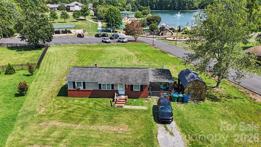 907 Lakeview Drive Pineville, NC 28134