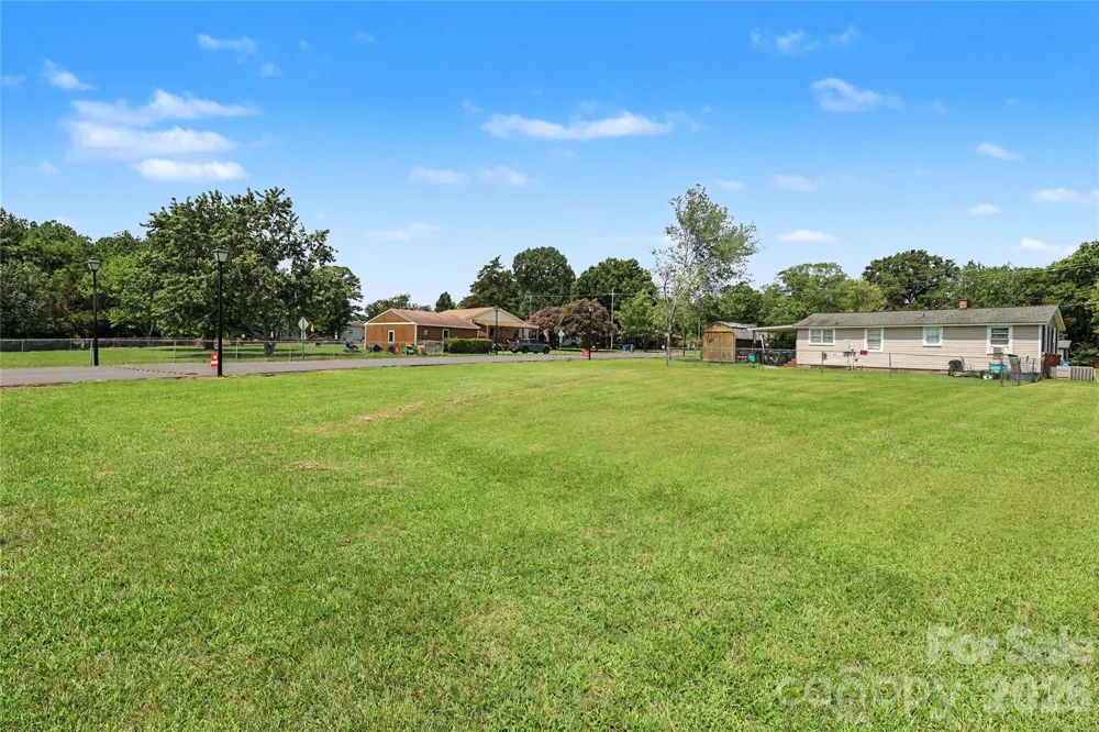 907 Lakeview Drive Pineville, NC 28134
