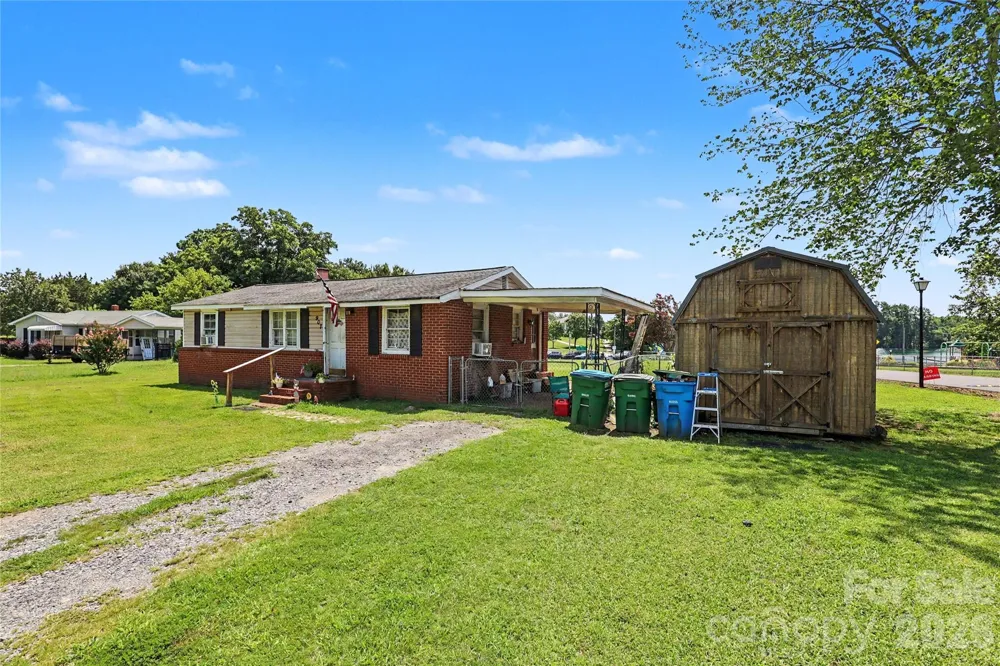 907 Lakeview Drive Pineville, NC 28134
