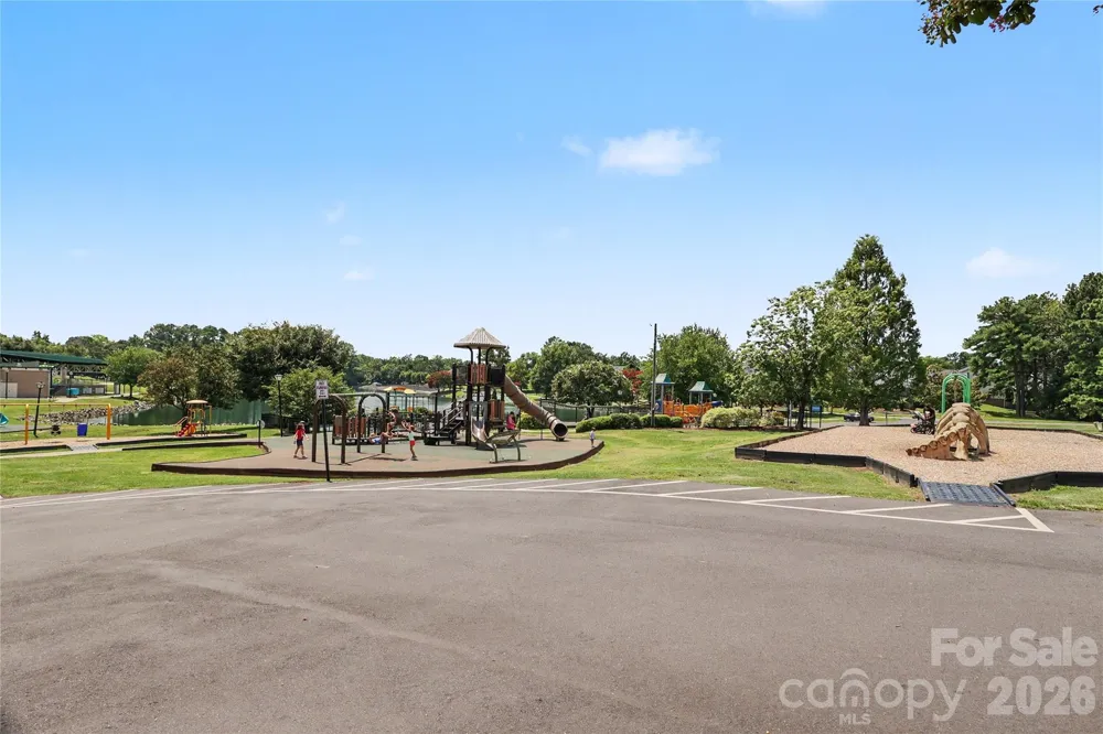 907 Lakeview Drive Pineville, NC 28134