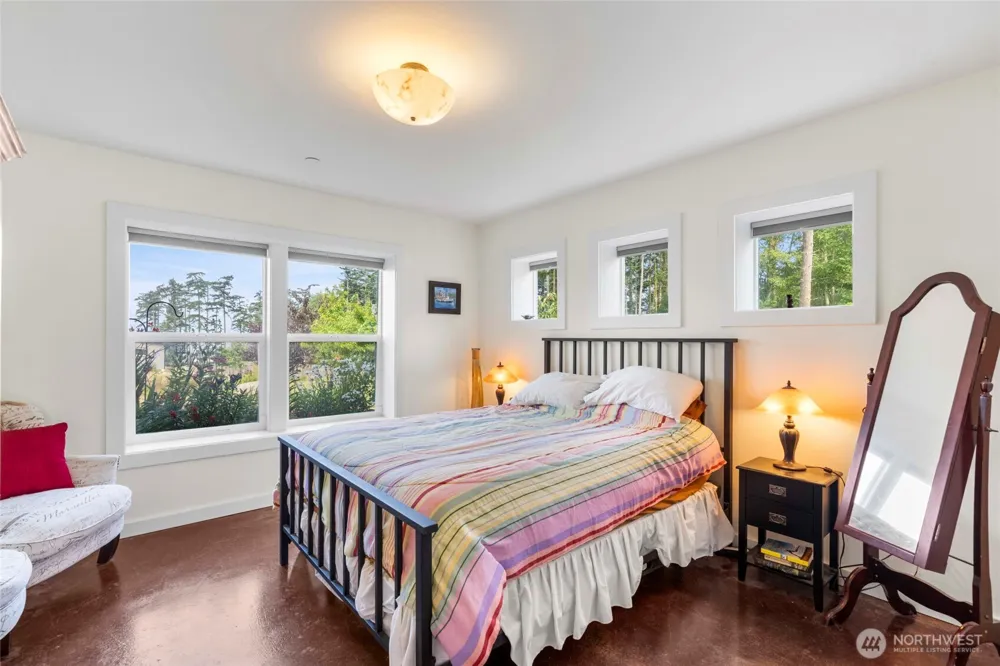 1325 Great Horned Owl Lane Oak Harbor, WA 98277
