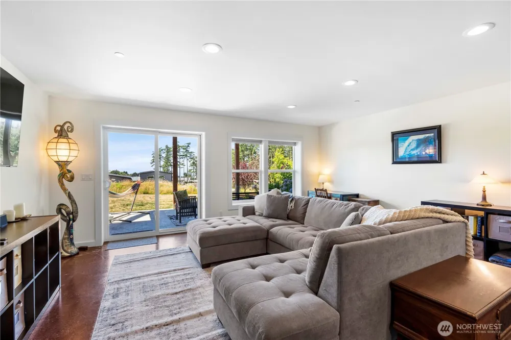 1325 Great Horned Owl Lane Oak Harbor, WA 98277