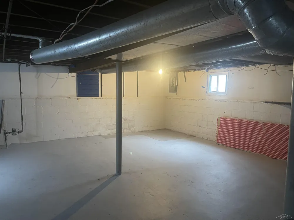 2129 Clinton Road Saginaw City, MI 48602
