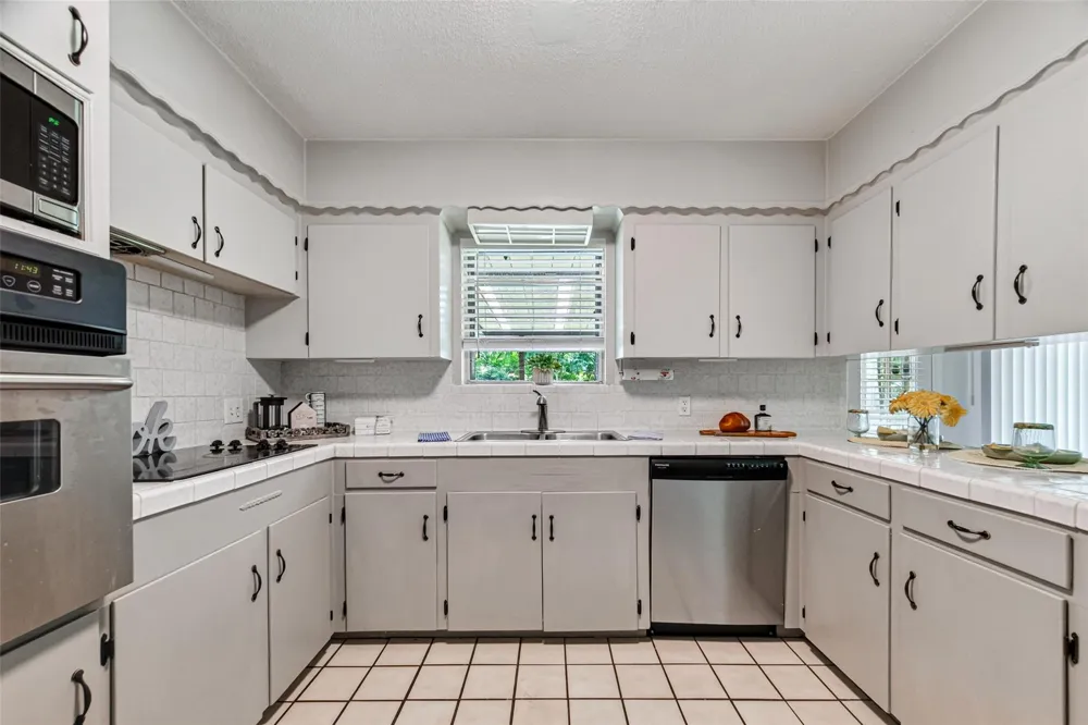 5114 Beechnut Street Houston, TX 77096
