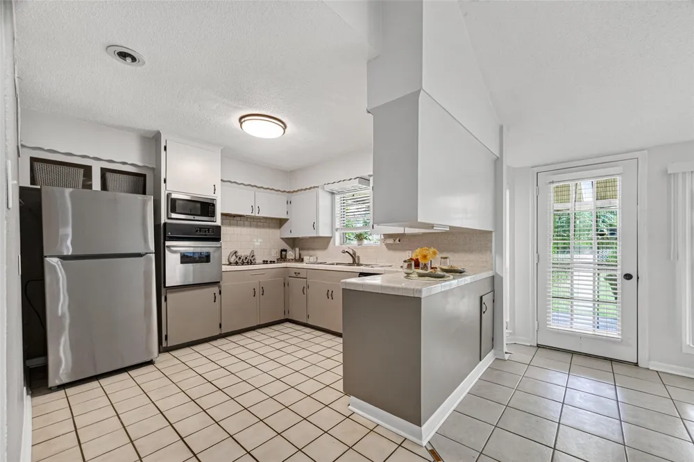 5114 Beechnut Street Houston, TX 77096