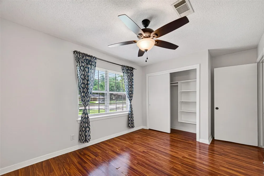 5114 Beechnut Street Houston, TX 77096