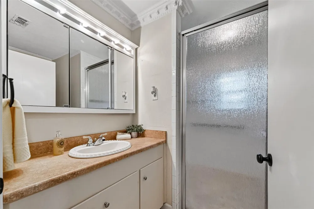 5114 Beechnut Street Houston, TX 77096