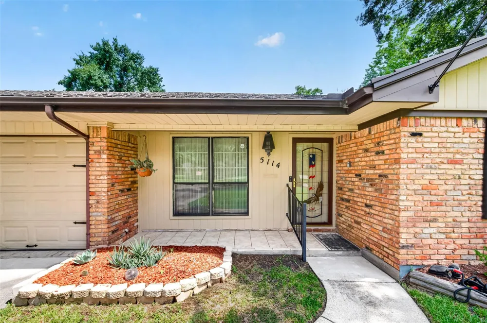 5114 Beechnut Street Houston, TX 77096